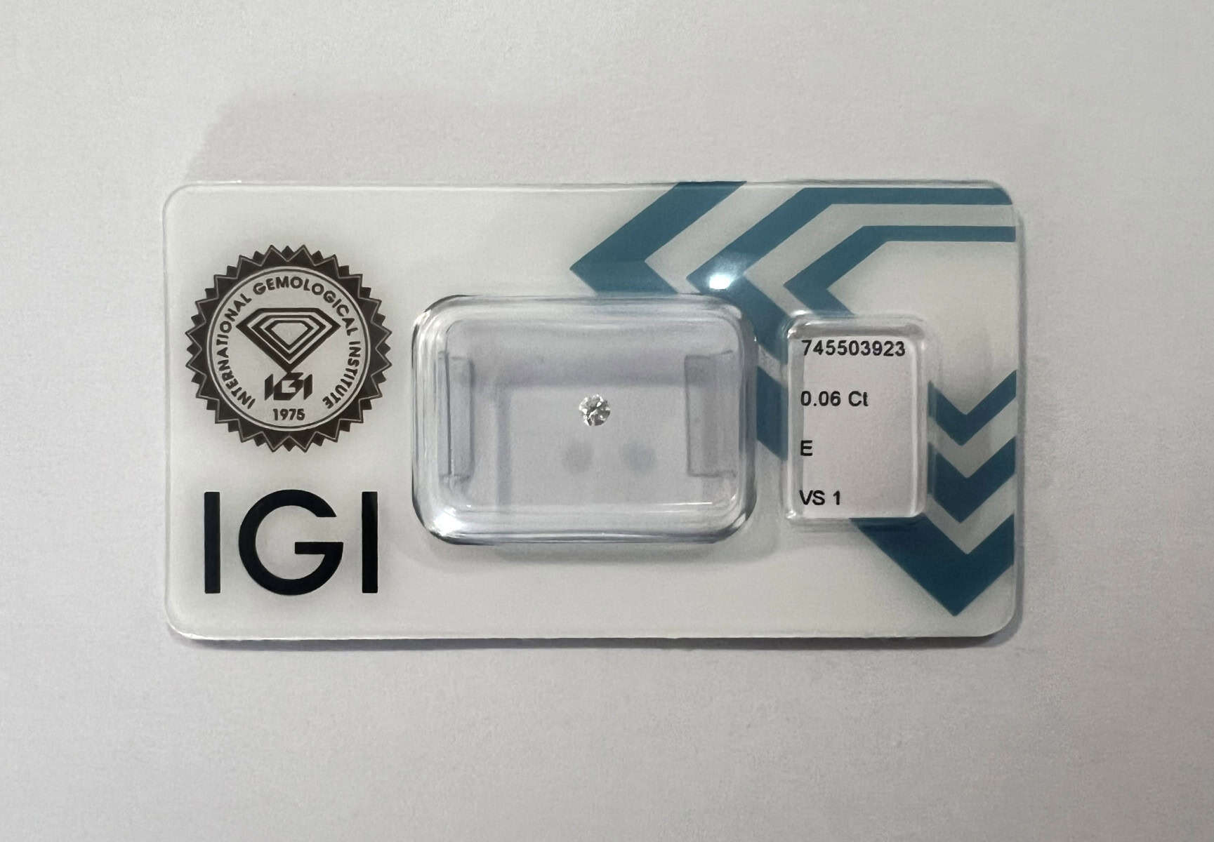 0.06 CT E VS1 NARAVNI DIAMANT NATURAL DIAMOND 1 0.06 CT E VS1 NARAVNI DIAMANT