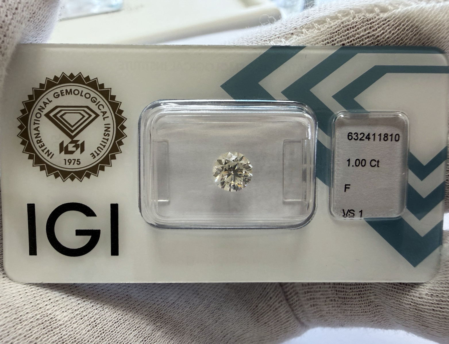 1.00 CT F VS1 NATURAL DIAMOND IGI 1 1.00 CT F VS1 NARAVNI DIAMANT